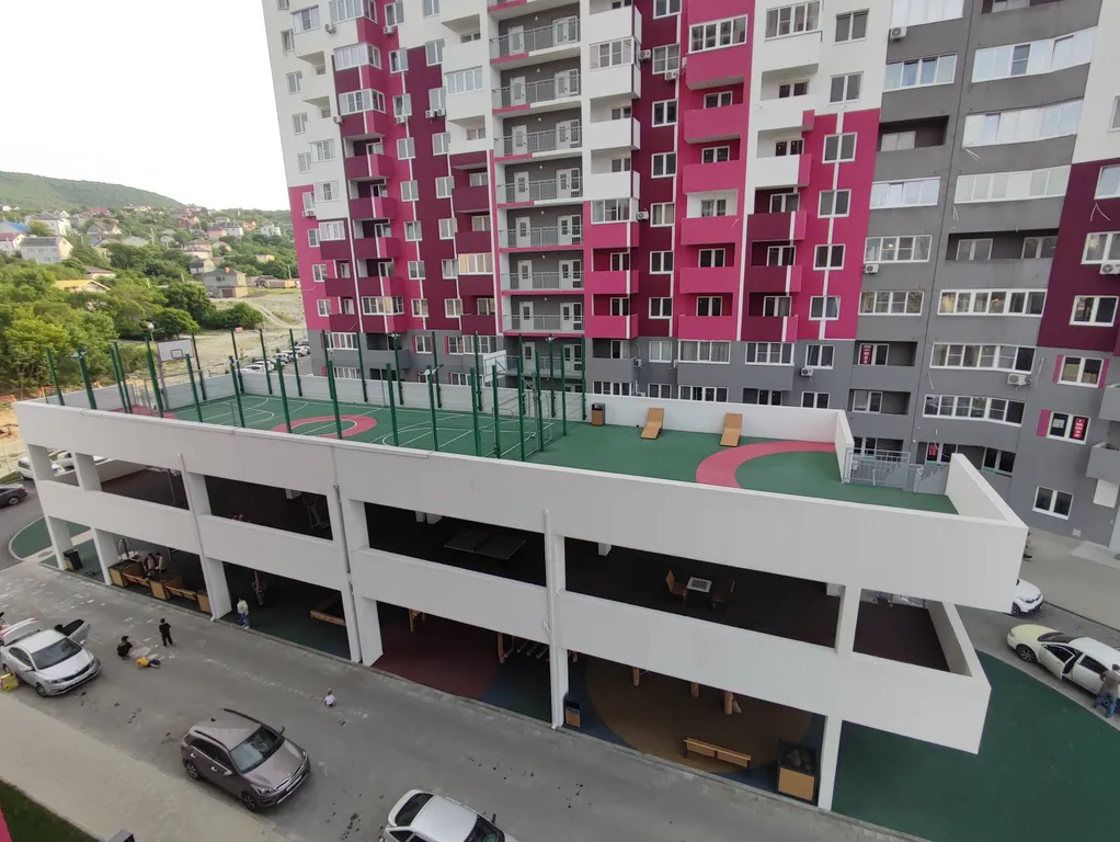 Улучшенный четырёхместный номер с балконом и видом на горы