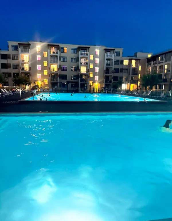 Шикарная квартира с прекрасным видом на бассейны и можжевеловые горы