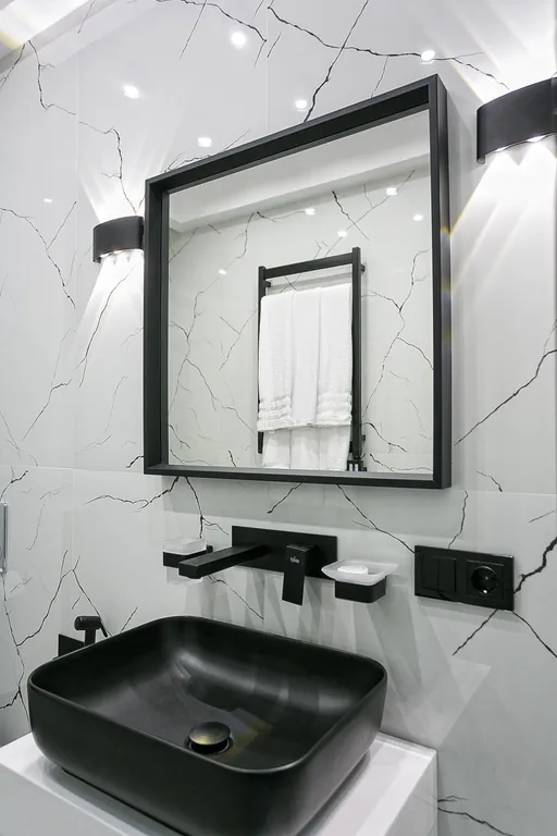 Стильная квартира "Черное&Белое" с видом на море