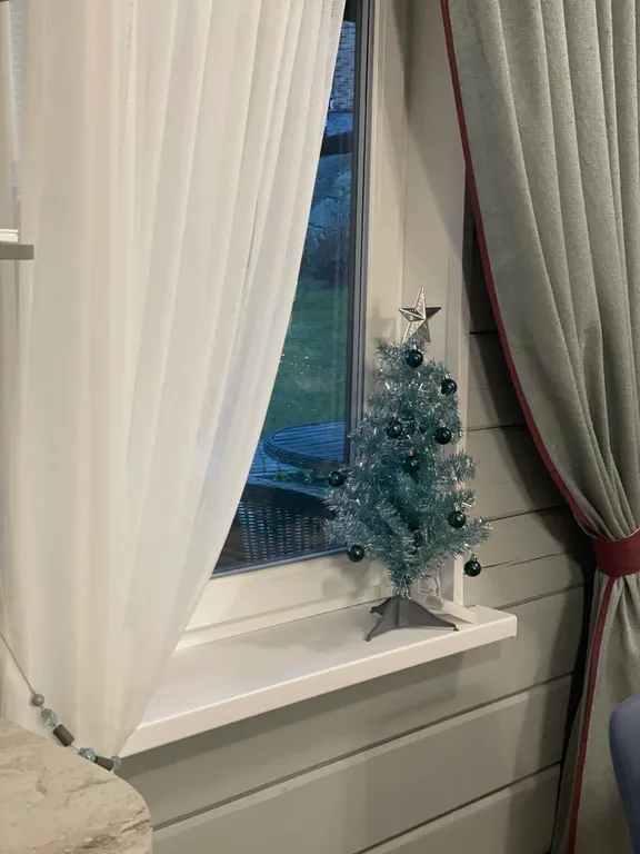 Дом рядом с озером