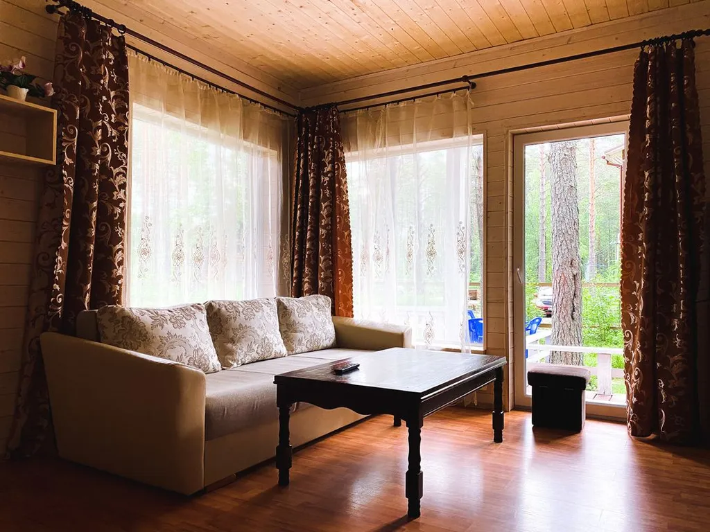 Гостевой дом с панорамными окнами и открытой террасой