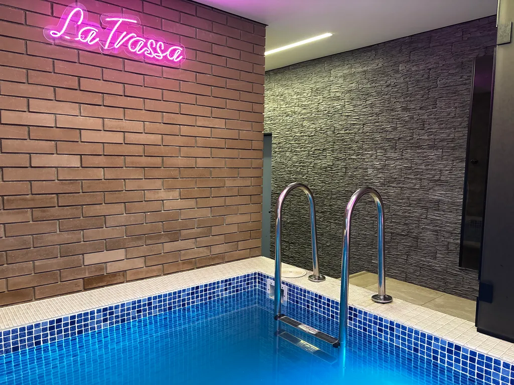 Дом для отдыха с теплым бассейном и сауной