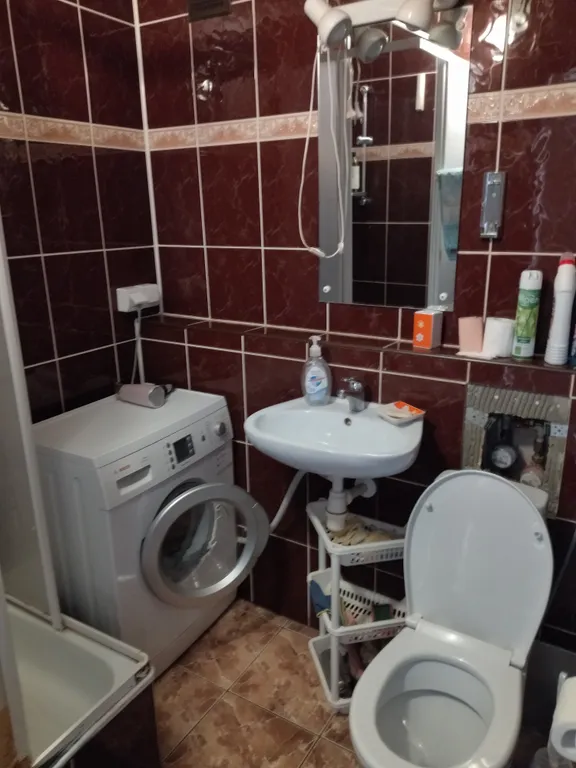 Скромная квартира с изолированными комнатами в центре