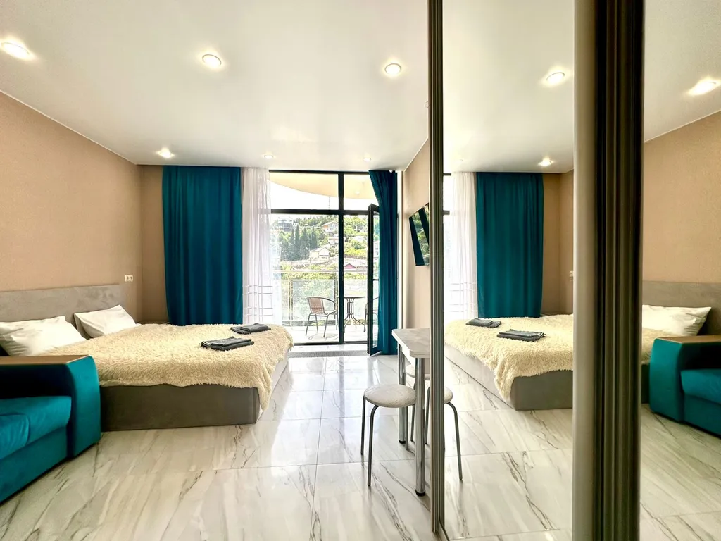 Дизайнерская студия Ls-family comfort вид на горы и город с 4 этажа