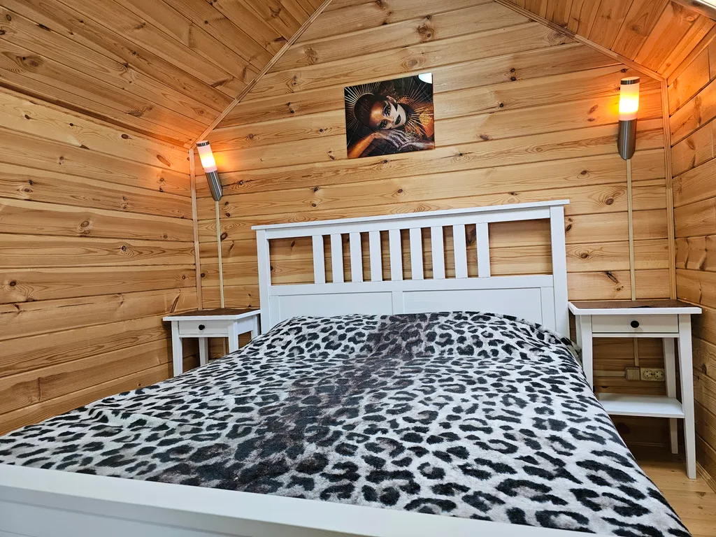 Таунхаус возле города с баней и купелью