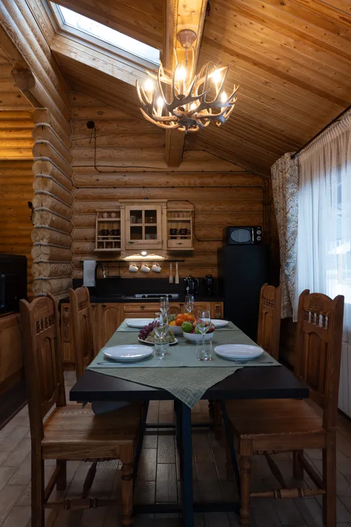 Бревенчатый коттедж Вип 1, 3 спальни на берегу озера Селигер