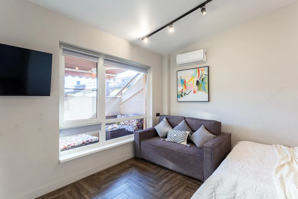 Стильная студия Кватро 152 с террасой и кофемашиной