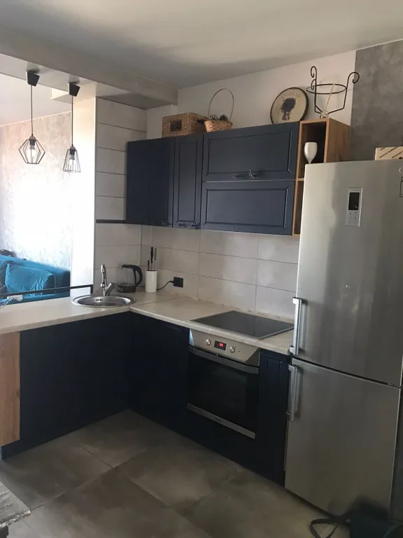 На берегу моря Севастополь, Рашад