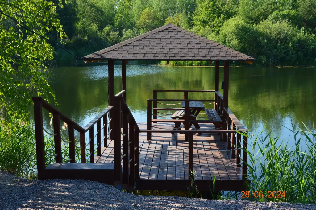 Дом отдыха на берегу озера