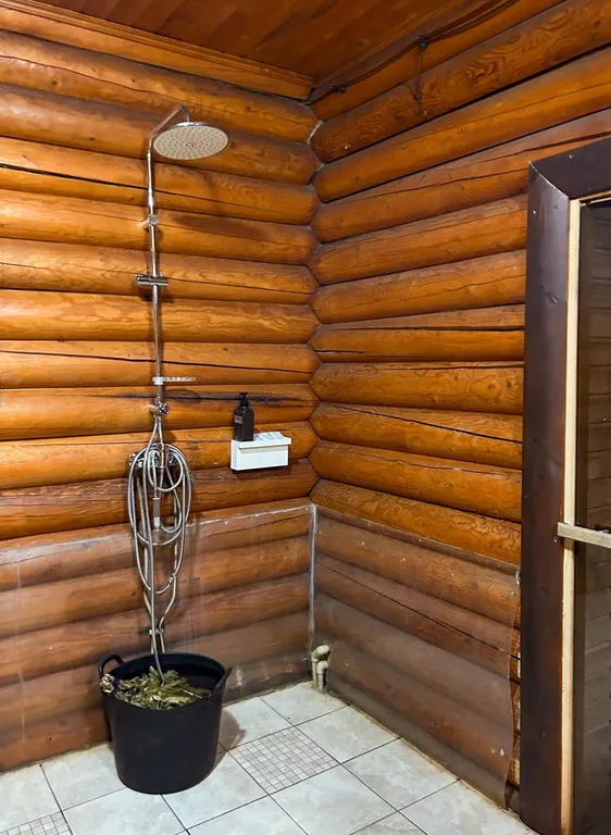 Коттедж с двумя спальнями, баней и открытым бассейном