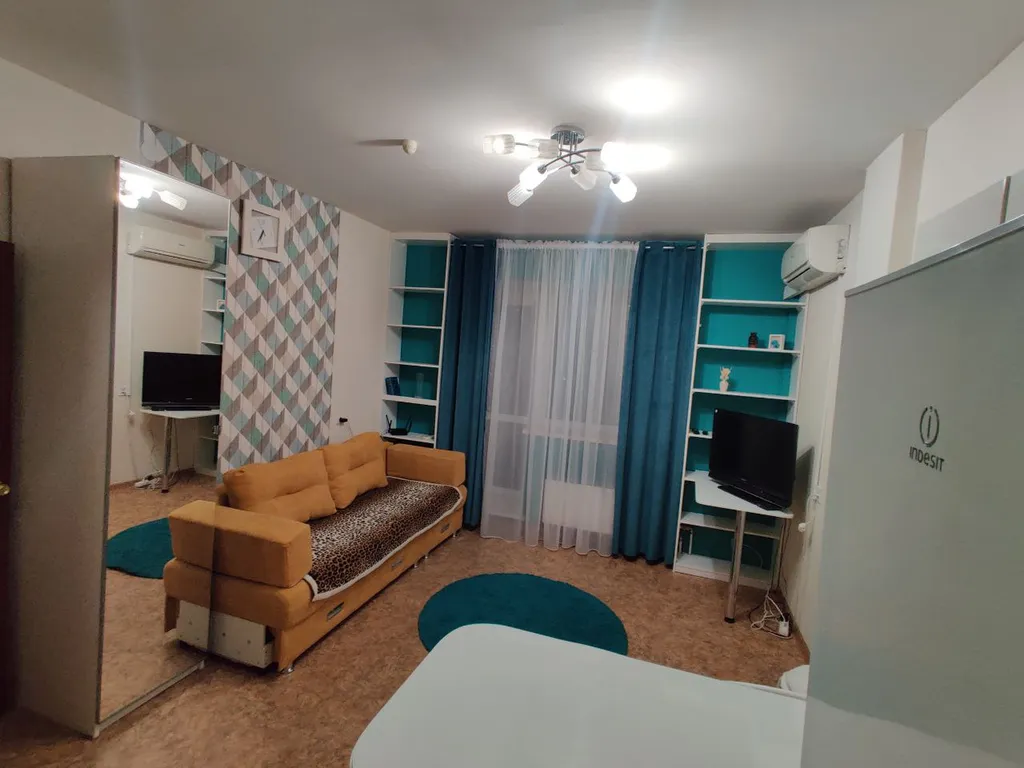 Уютная, чистая, тёплая квартира с видом на метро мост