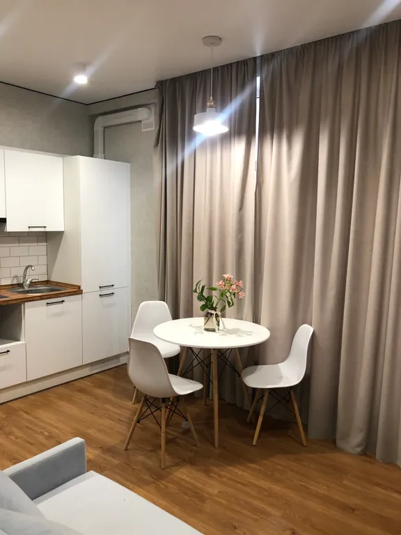 Апартамент-студия с кухней и балконом у моря