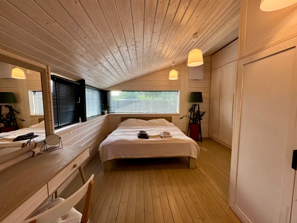 Коттедж Дом с летним бассейном (4 спальни) — Дубна