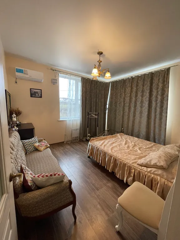 Уютный дом с бассейном и садом с видом на горы и море