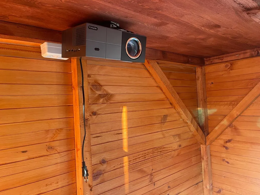 Домик у озера