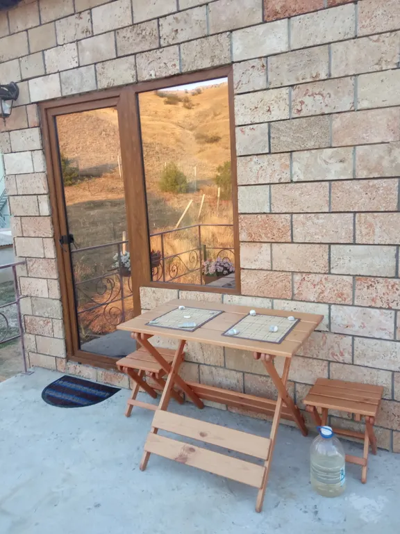 Домик у подножья заповедника КараДаг