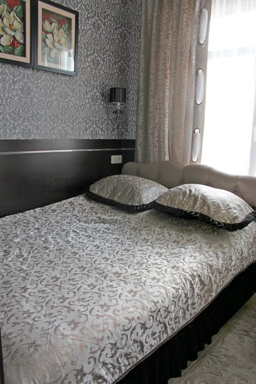 Семейный двухкомнатный апартамент с кухней и балконом