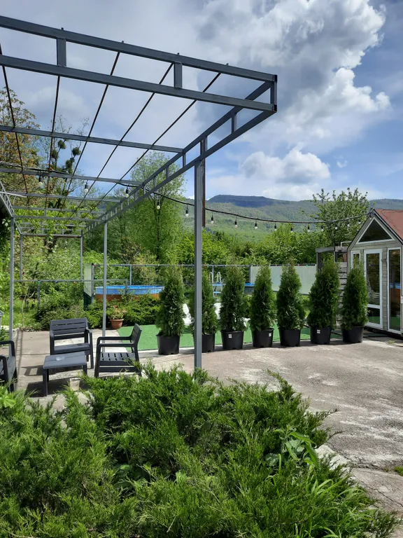 Милый домик в стиле прованс с камином, горячей купелью, баней, бассейном