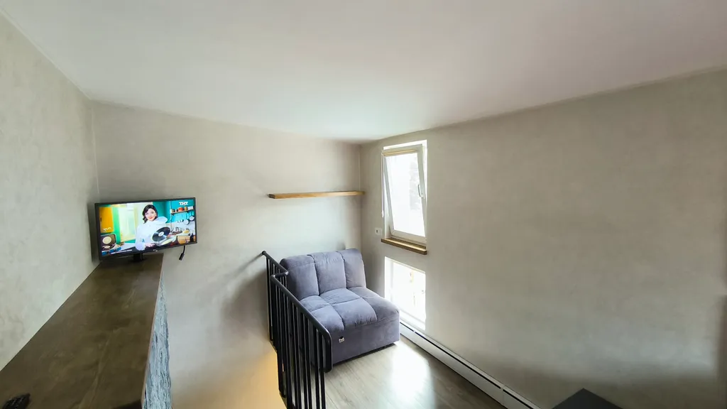 Домик в уютном дворе у моря