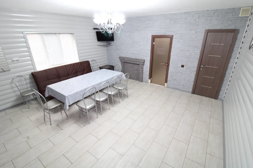 Дом для отдыха с сауной, бассейном, бильярдом