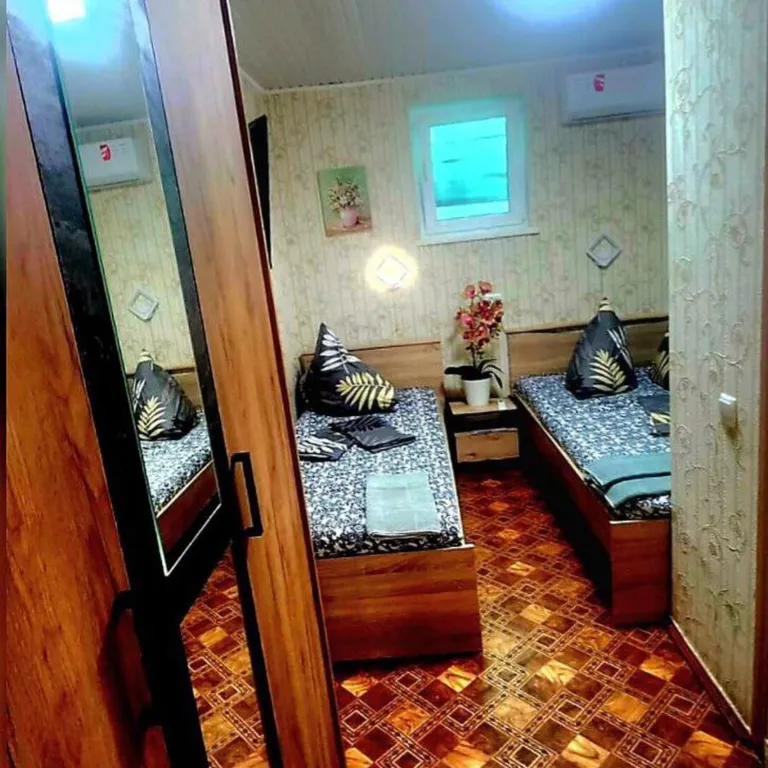 Трёхместная комната стандарт №3 с отдельной кухней