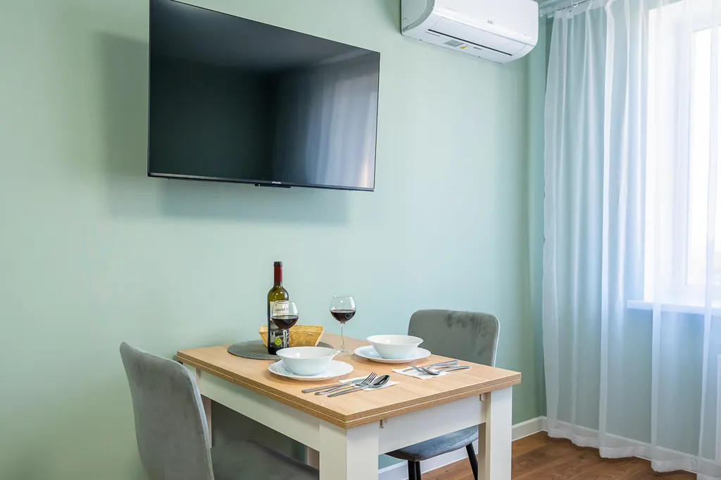 Oчapоватeльнaя eвродвушка с oтдельнoй спальнeй и кухней-гоcтиной