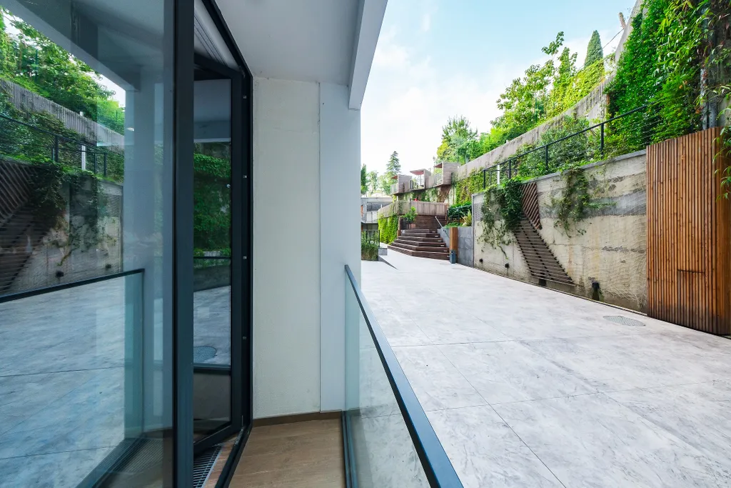 Студия в 8-и минутах ходьбы от моря с бассейном