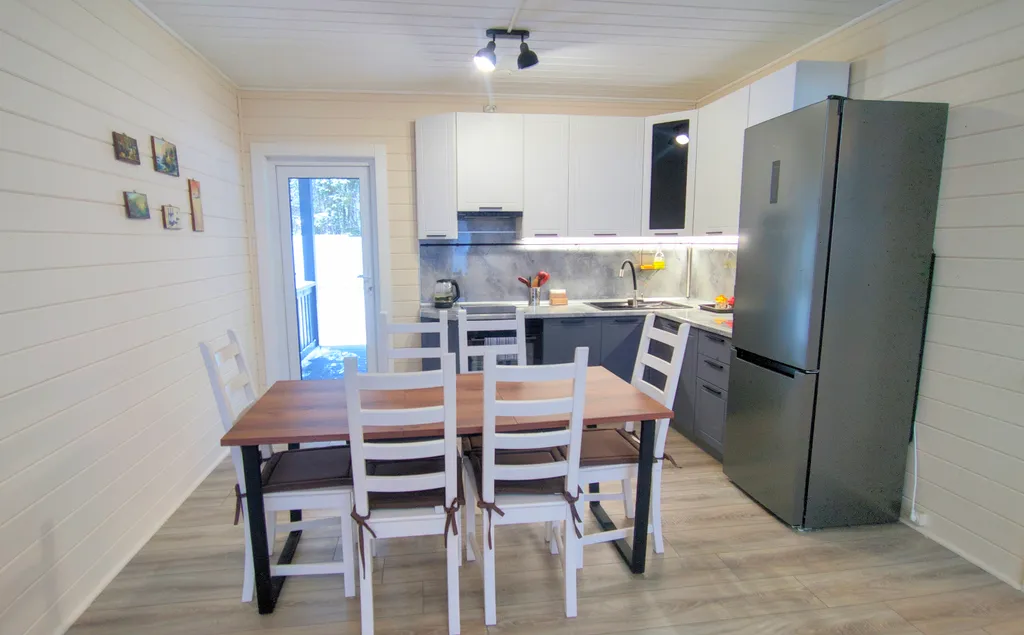 Уютный и светлый дом в лесу на выходные