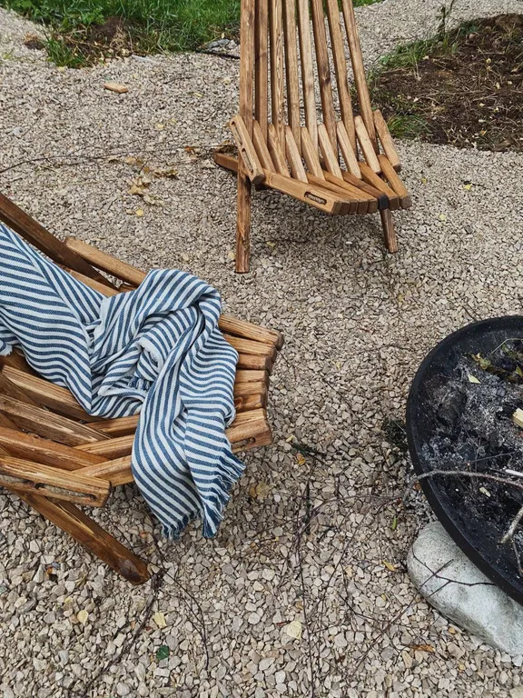 Домик-шалаш с видом на озеро