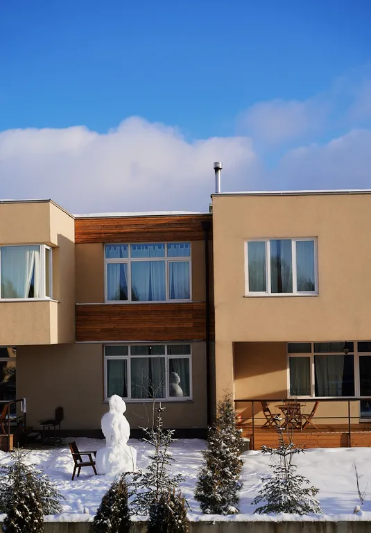 Таунхаус в свежем ветре