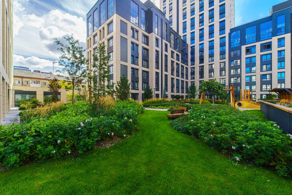 Дизайнерская квартира с камином в центре