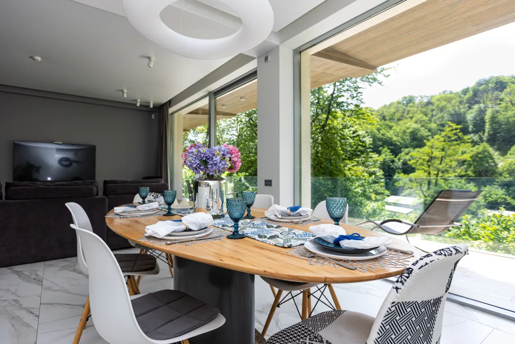 Просторная квартира с живым камином и видом на горы