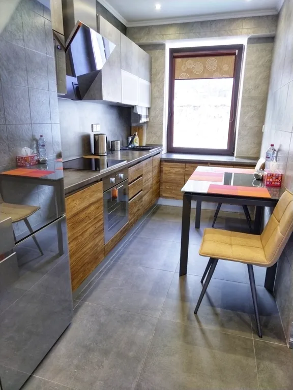 Люкс с панорамным окном и электрокамином