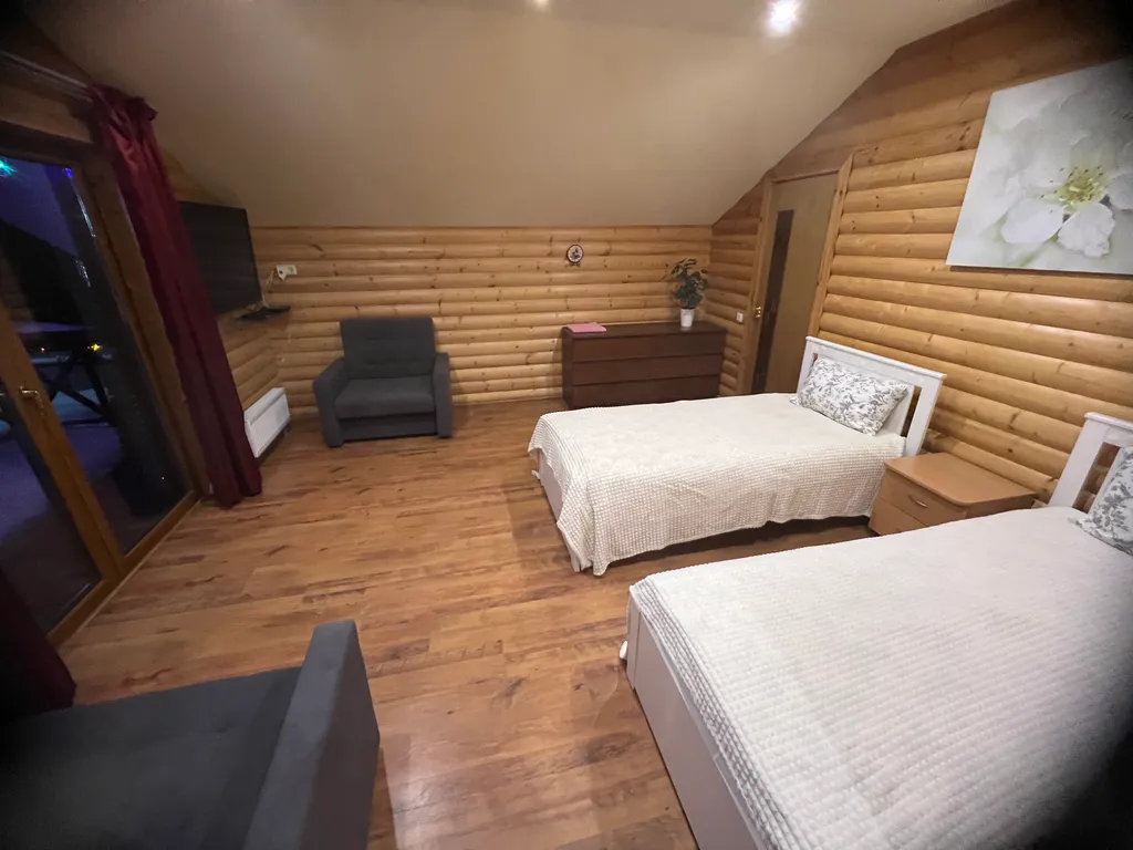 Дом в Громово на берегу озера Суходольское