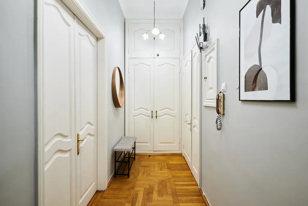 Двенадцать стульев на Тверской