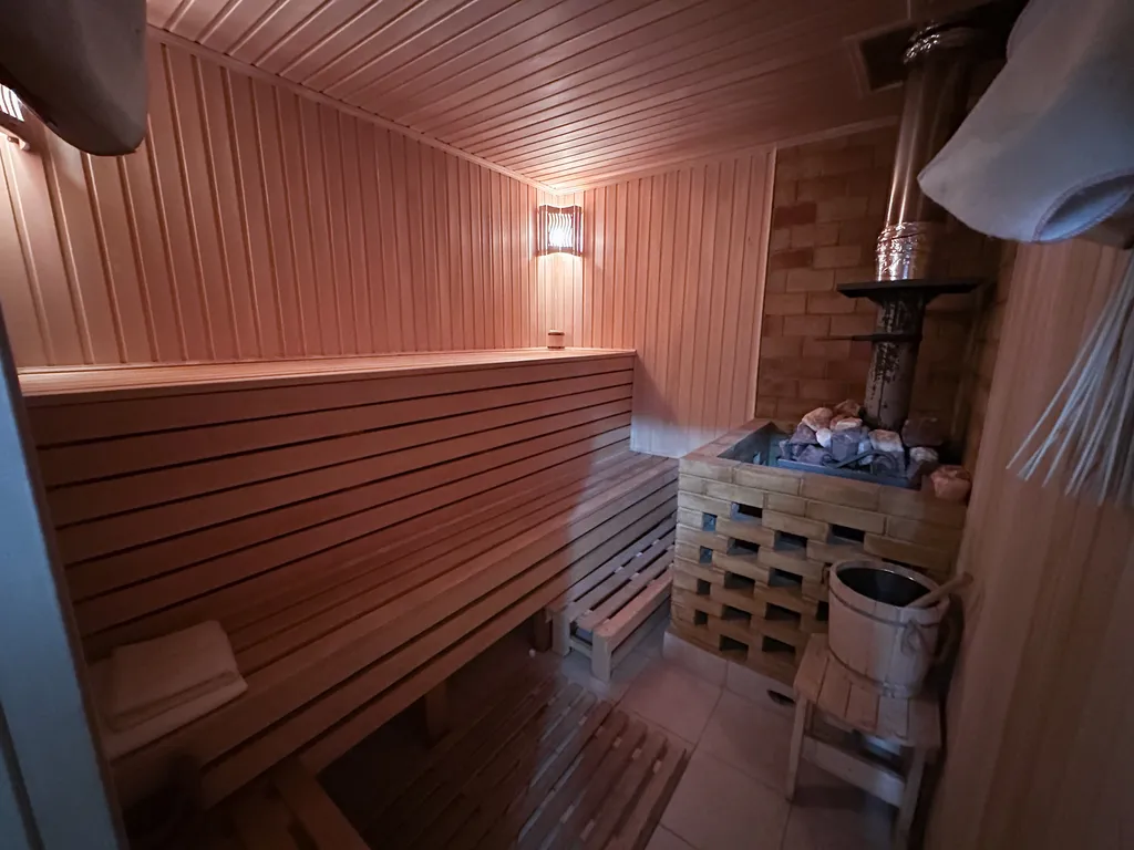 Дом с бассейном и баней в Самаре