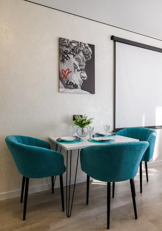 Уютная кино-студия с проектором и большой ванной