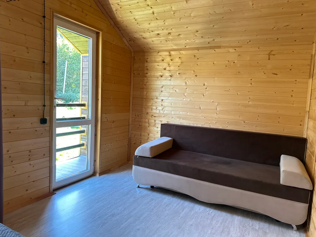 Двухэтажный коттедж с видом на лес