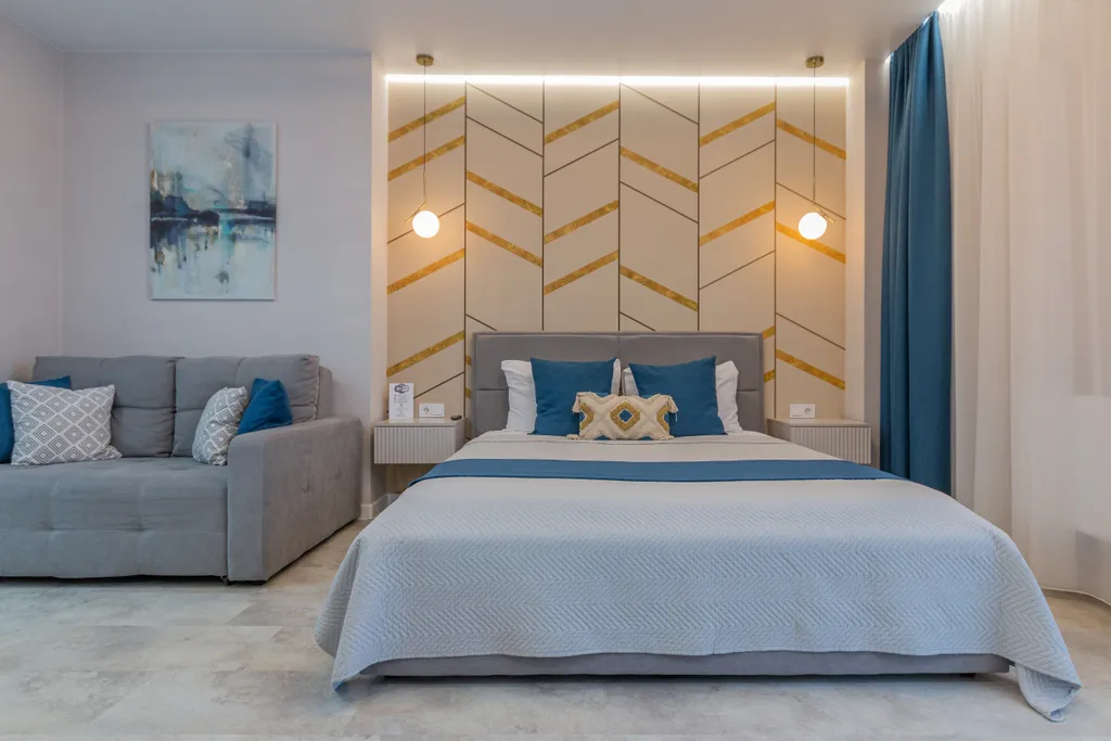 Студия в сердце города с видом на жд вокзал