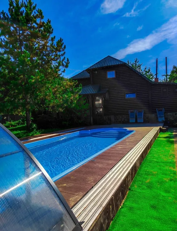 Дом для отдыха с баней и бассейном WoodRay