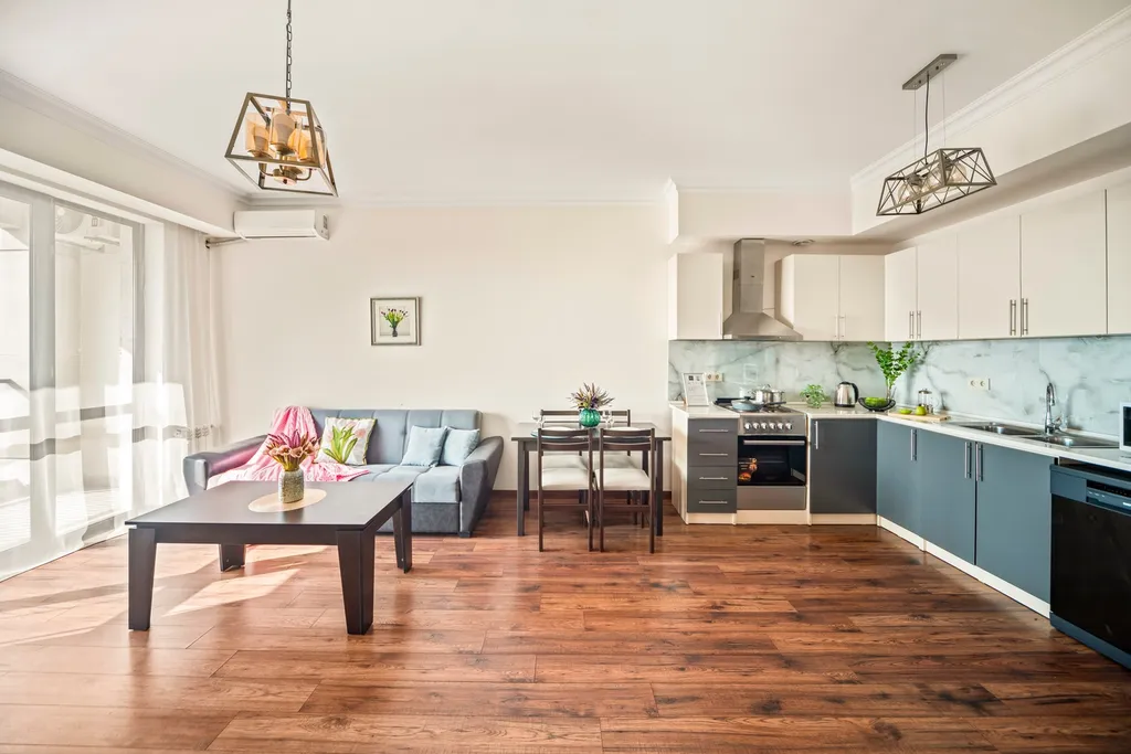 Просторная квартира с красивым видом в центре города / Стей Инн