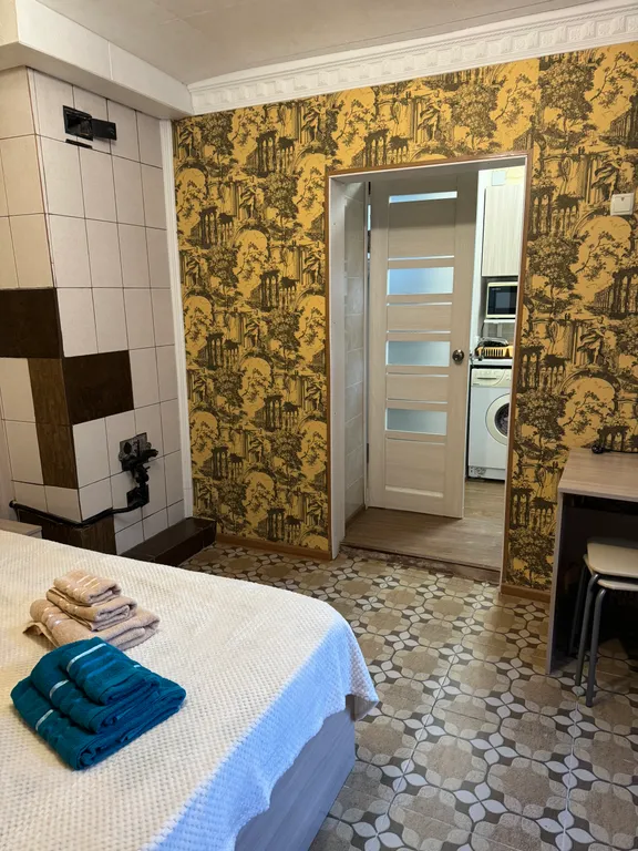 Уютная комната с отдельным входом в центре города, бюджетный вариант