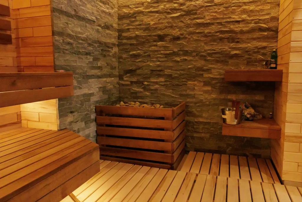 Шикарный коттедж в Подмосковье с круглогодичным бассейном на улице