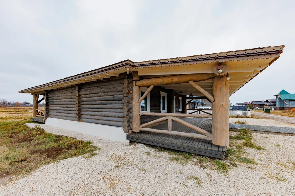 Дом  с летней кухней на три спальни с камином и террасой