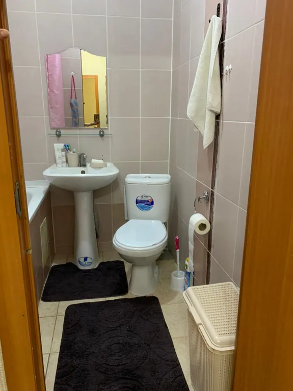 Самый центр левого берега