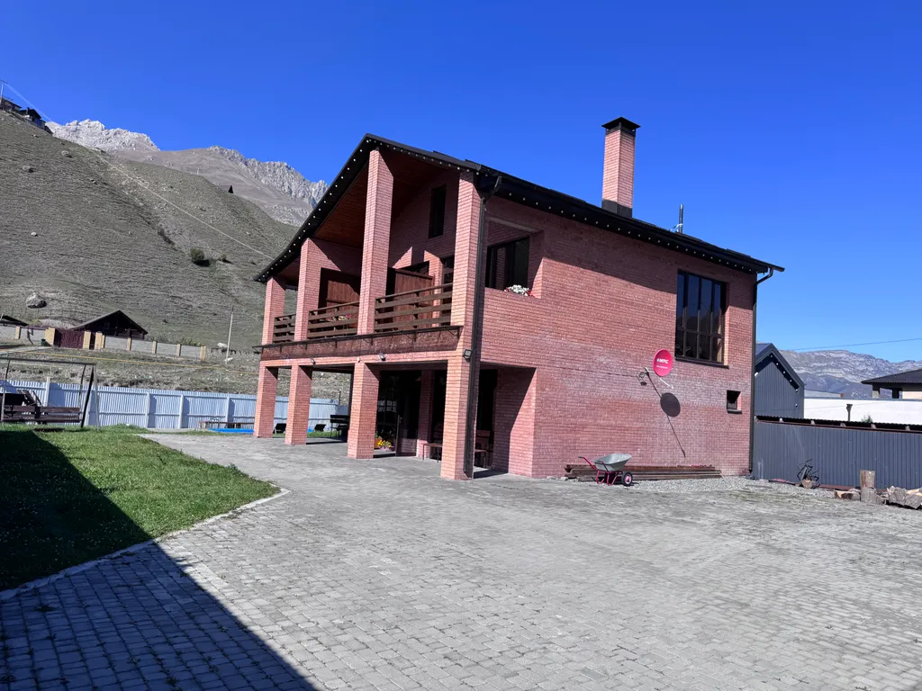 Уютный дом с видом на горы и тёплым бассейм fiagdonrelax