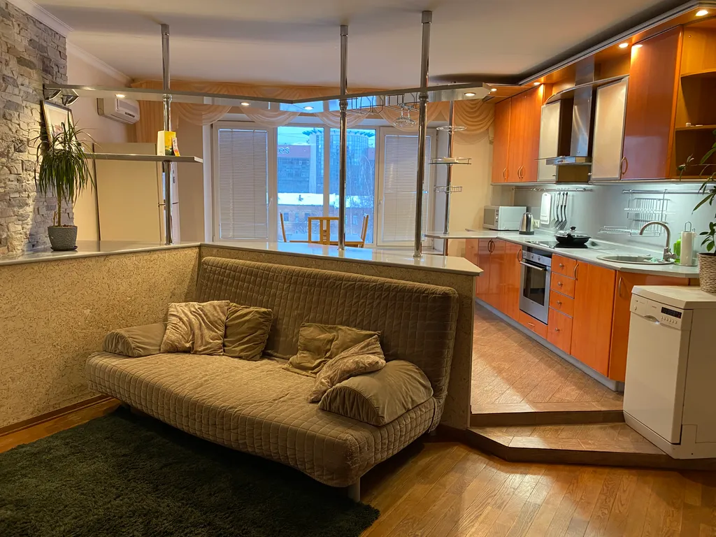 Двухкомнатная квартира рядом с АРТ квадратом