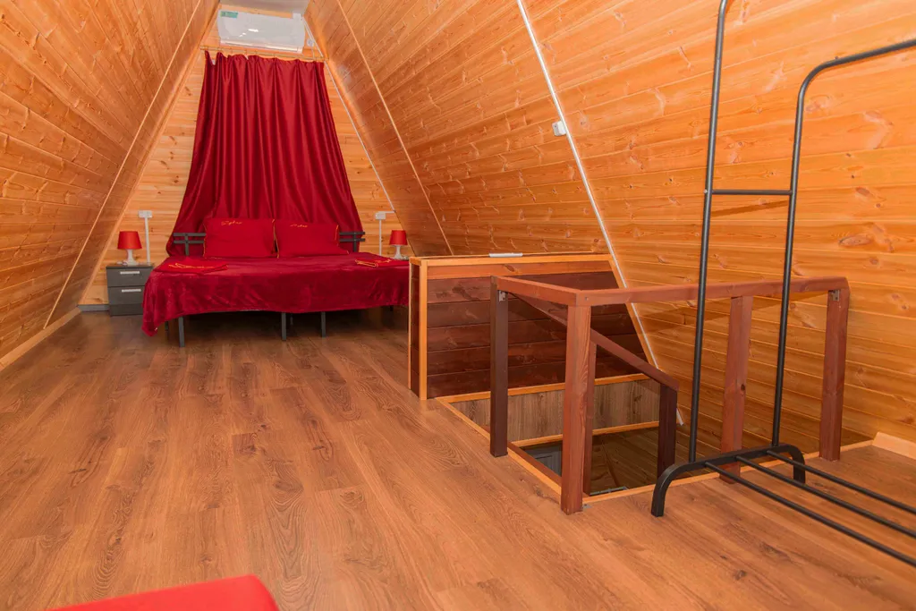 Коттеджи с баней и теплым бассейном