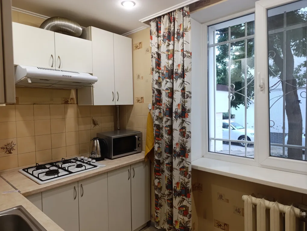 Квартира Однокомнатная квартира на первом этаже в хорошем районе — Евпатория