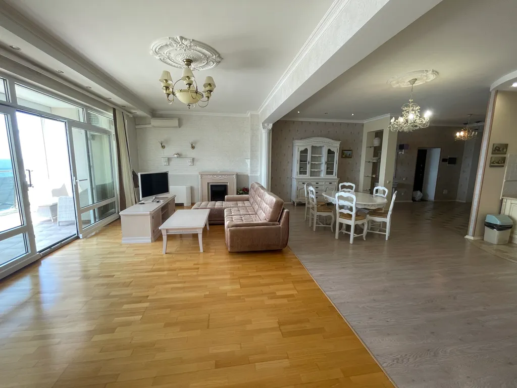 Апарт в Ласпи с террасой, 3 спальни, кухня, у самого моря, для 4-5 человек